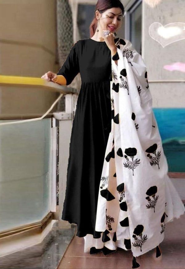 luxurious Black Color Kurti With Floral White Color plazo dupatta